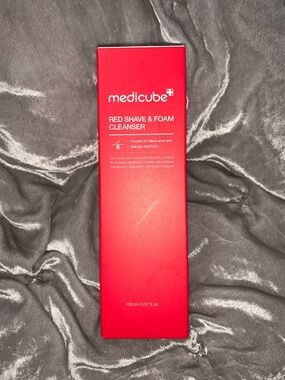 Medicube Red Shave & Foam Cleanser - Red